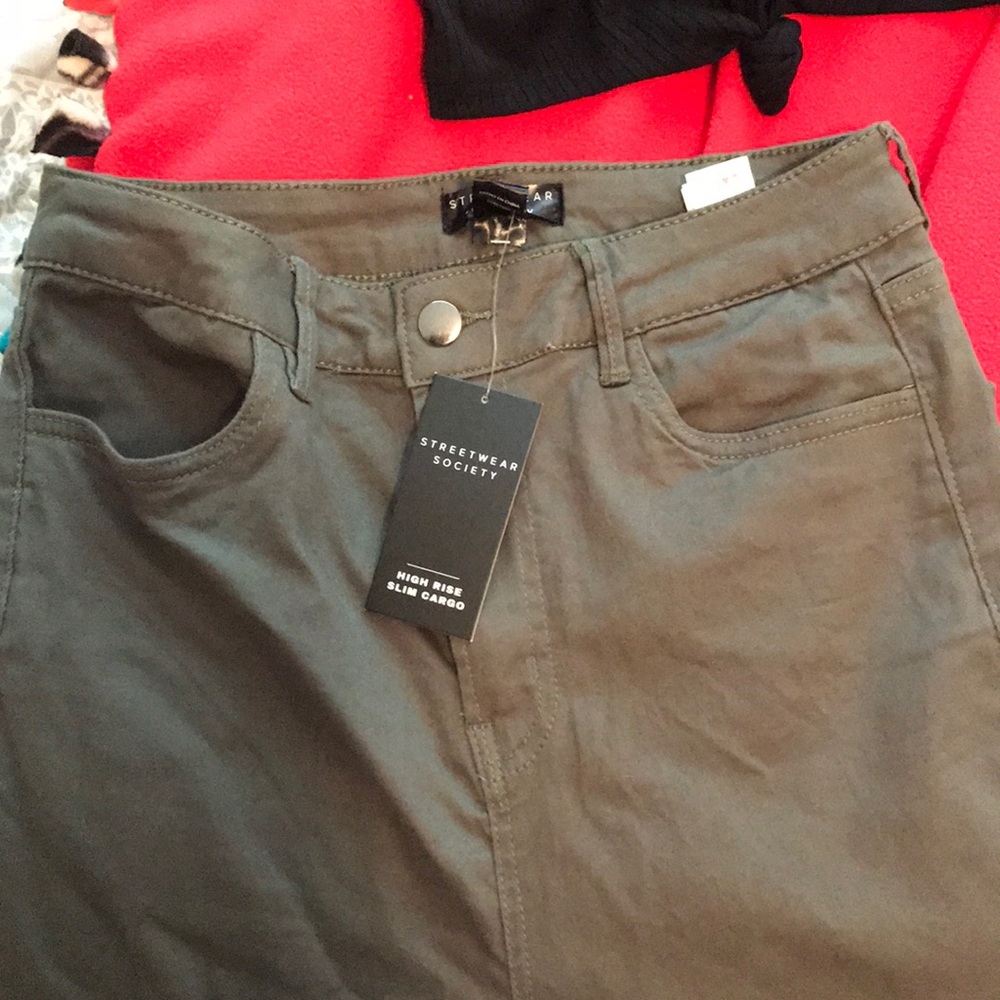 Forever 21 , with high raise slim cargo pants - Picture 2 of 4